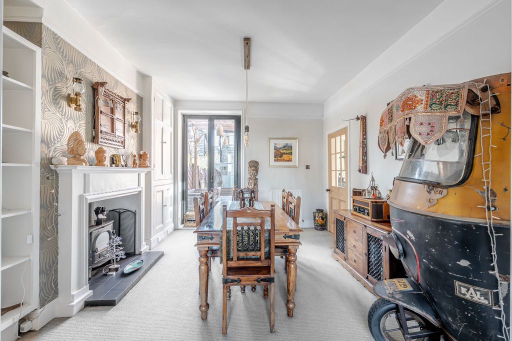 Property photo 2 of 27