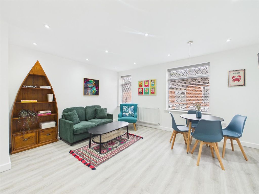 Property photo 2 of 11 Cam04063G0-Pr0196-Still004.Jpg