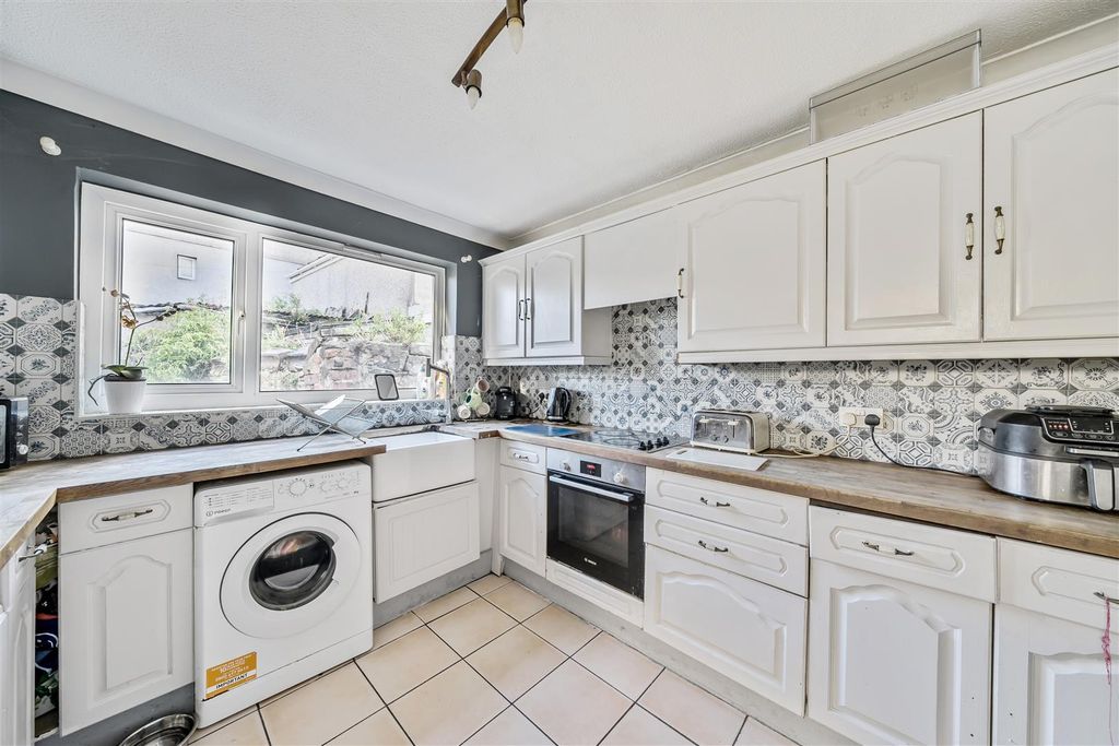 Property photo 3 of 21 1332246-4-68E7Cca9Bd7E5.Jpg