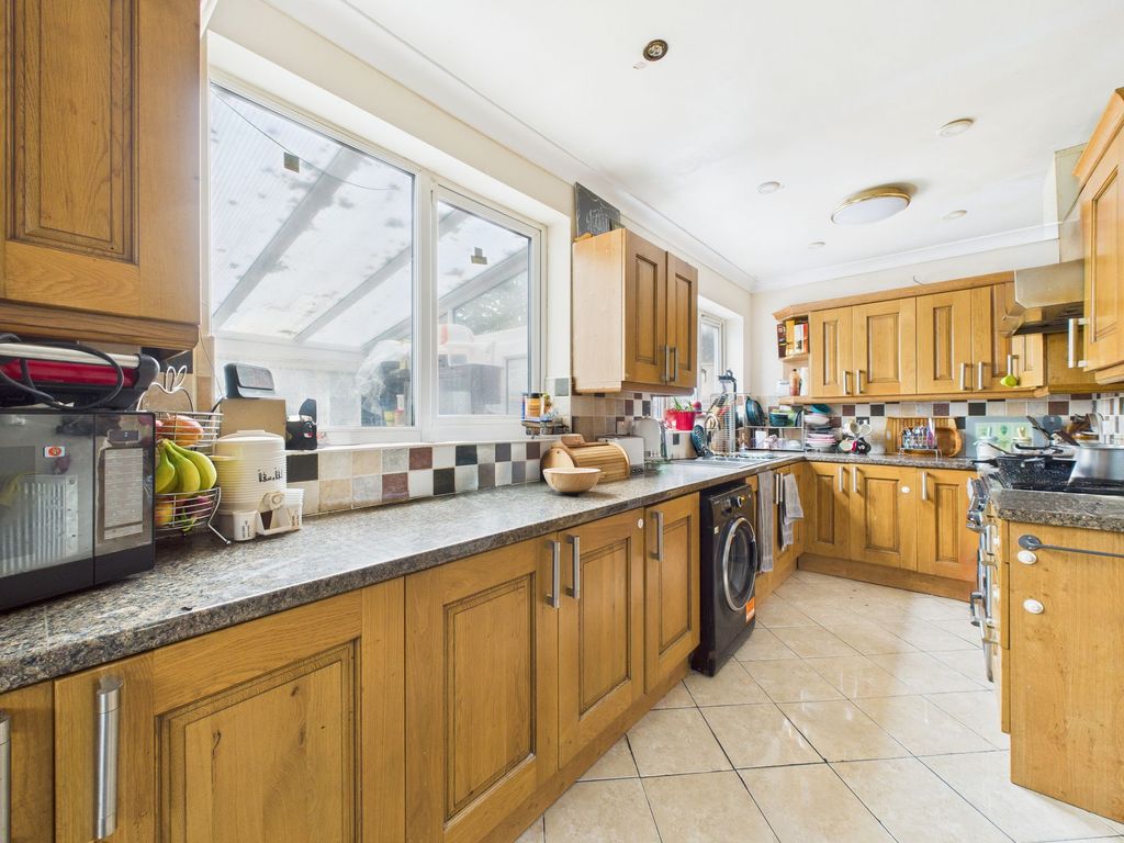 Property photo 3 of 24 Kitchen