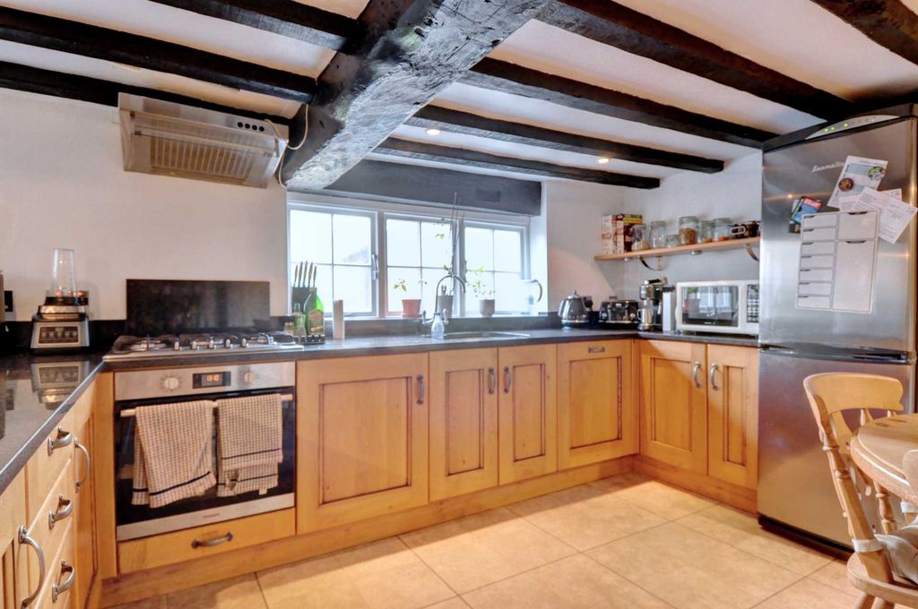 Property photo 2 of 11