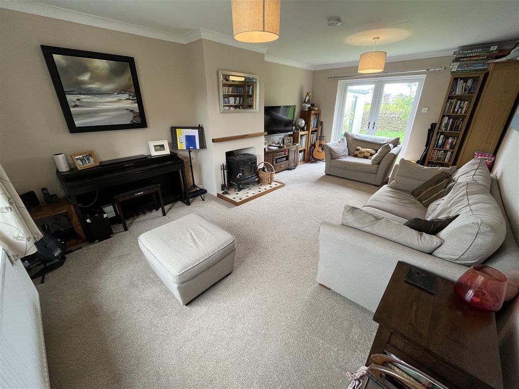 Property photo 3 of 13 Sitting Room