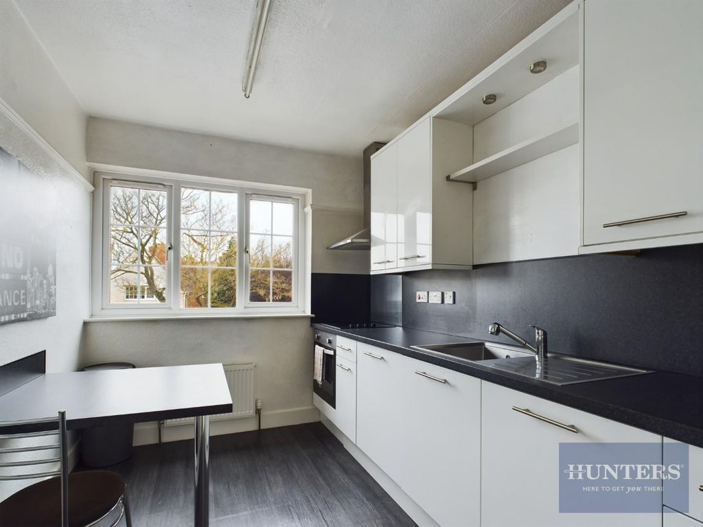 Property photo 3 of 10 Kitchen