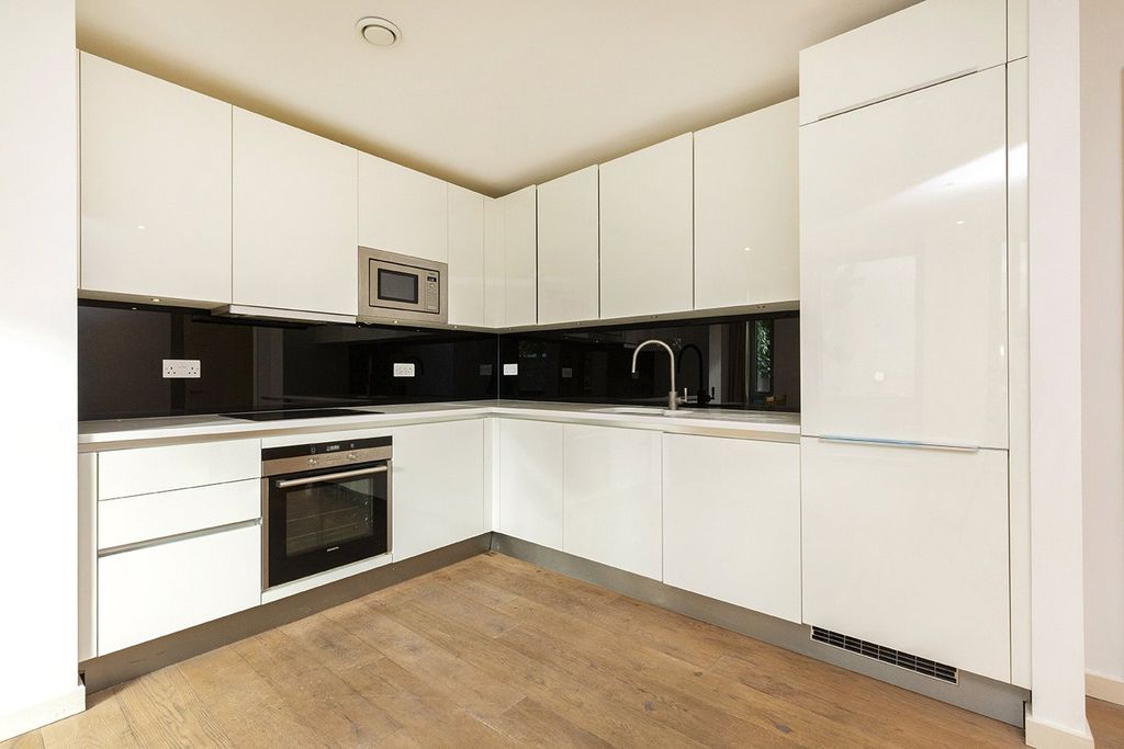 Property photo 2 of 17 Kitchen