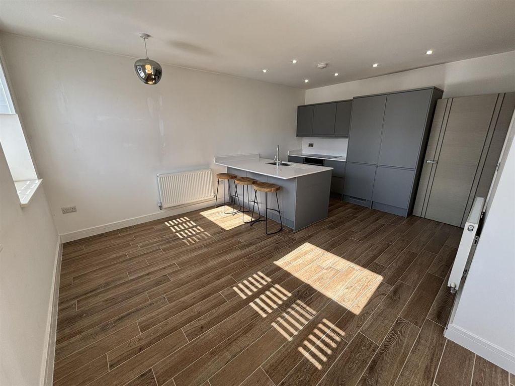 Property photo 2 of 20 Lounge