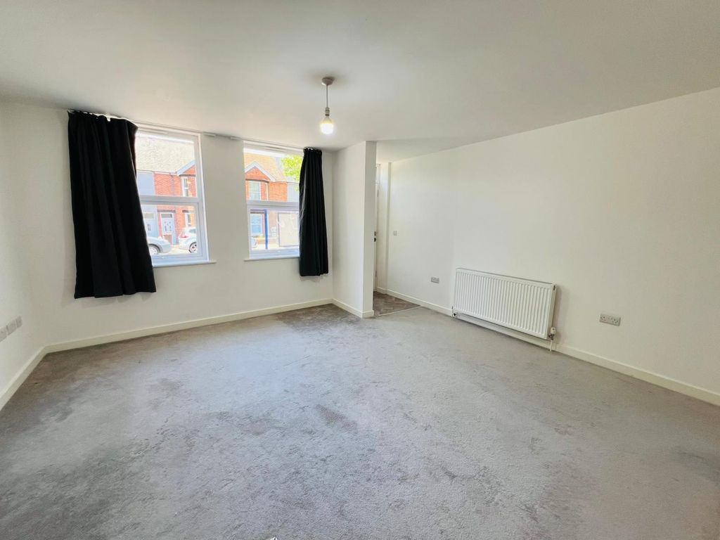 Property photo 3 of 14 Living Room