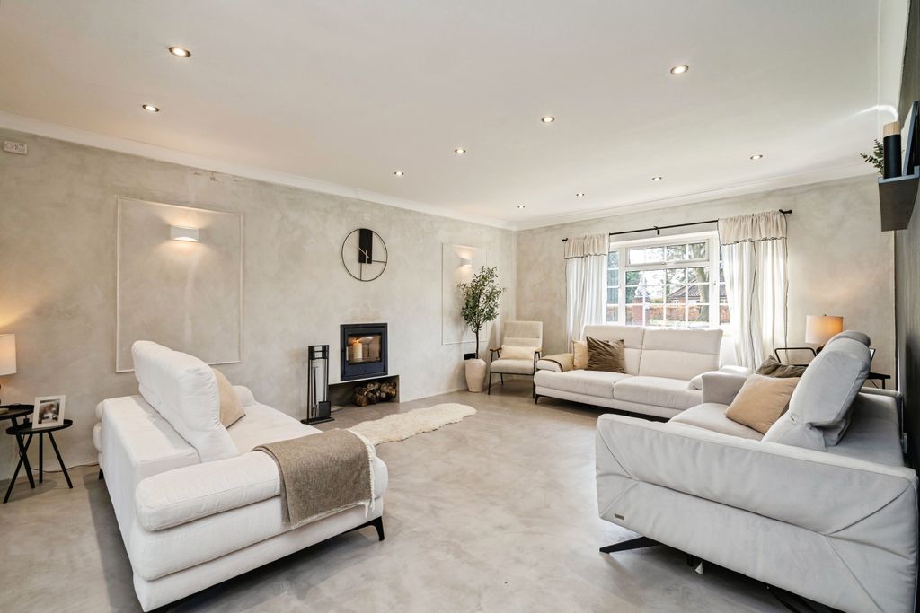 Property photo 2 of 20 Lounge