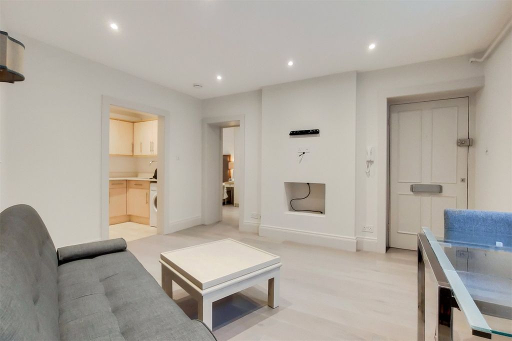 Property photo 2 of 11 Picture No. 13