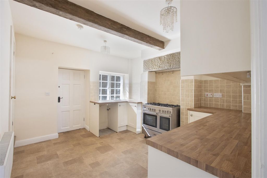 Property photo 3 of 9 Kitchen