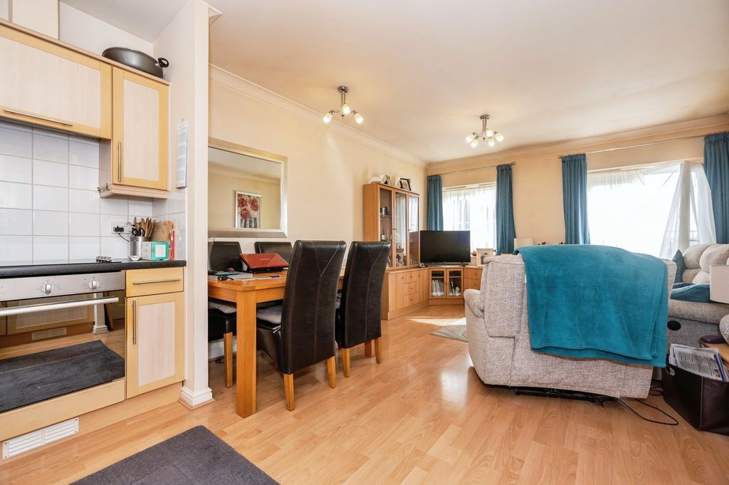 Property photo 3 of 13