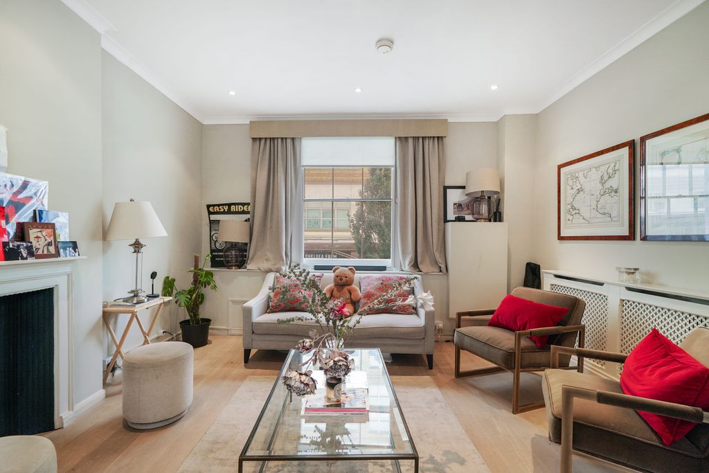 Property photo 2 of 13 242A Fulham Road - Bmhahibeoimdwu4V9Mz3.Jpg