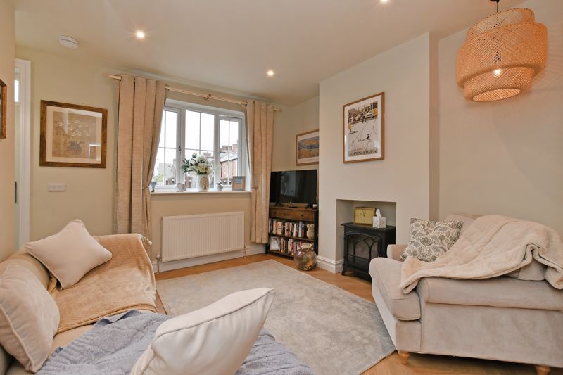 Property photo 3 of 24 Living Room / Kitchen