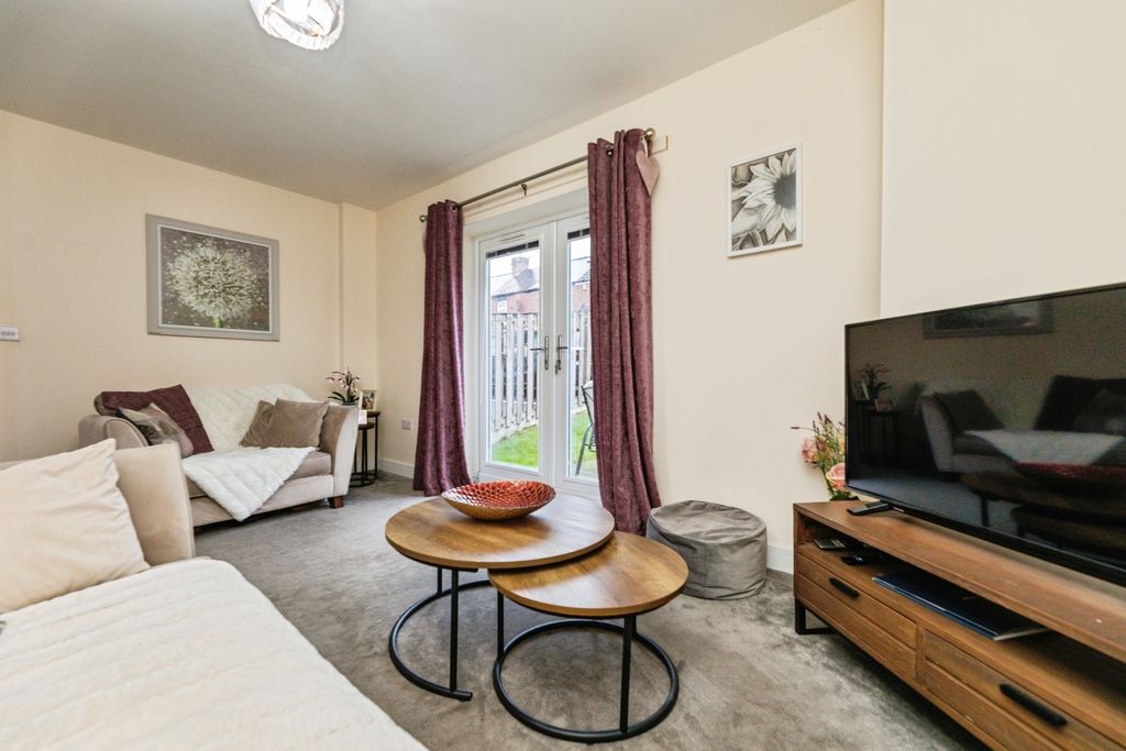 Property photo 3 of 19 Pbox-Img.Jpg