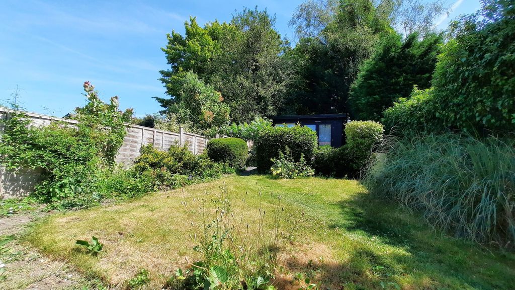 Property photo 2 of 25
