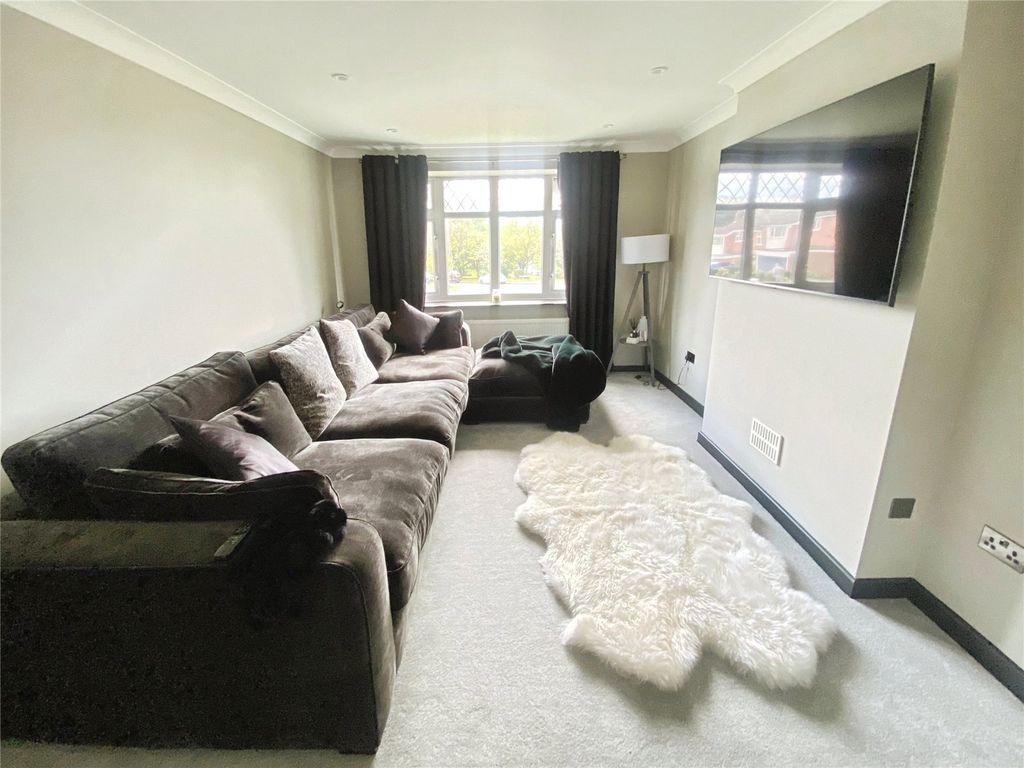 Property photo 3 of 11 Living Room