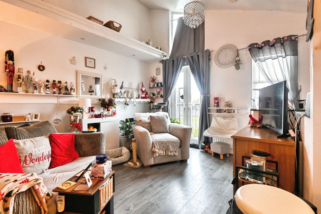 Property photo 3 of 8