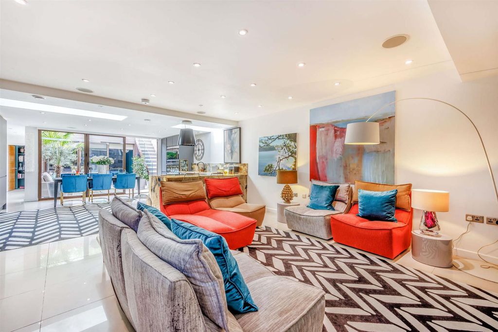 Property photo 3 of 15 Sitting Room