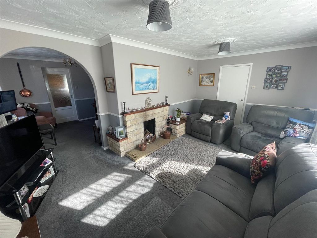 Property photo 3 of 23
