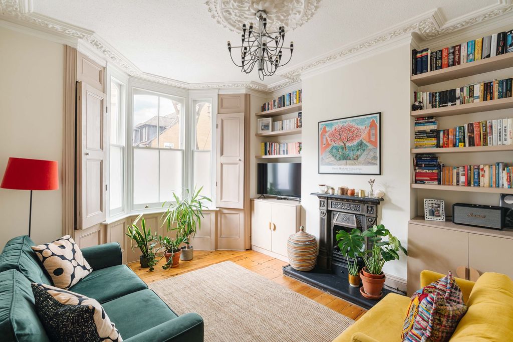Property photo 1 of 16 Arbery Road, E3