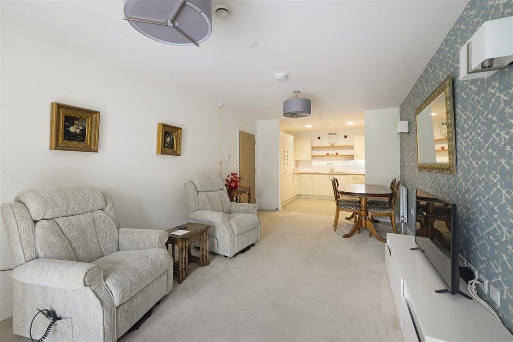 Property photo 3 of 16 5