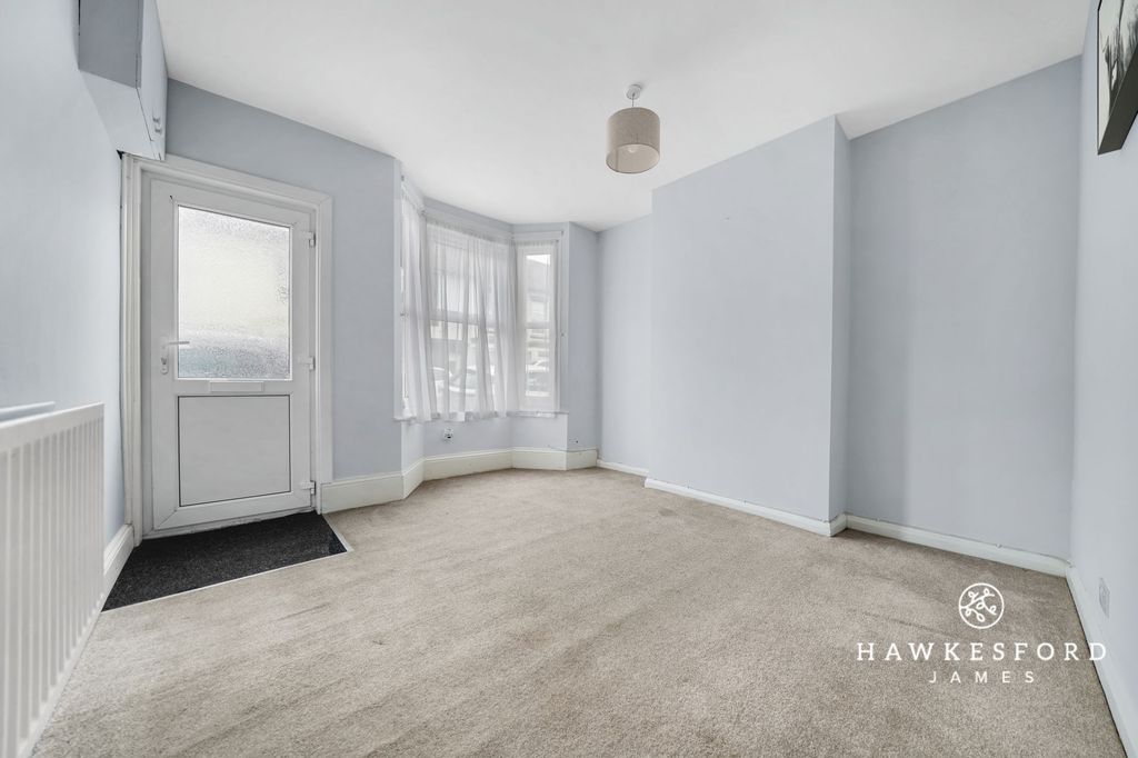 Property photo 2 of 12 Berridge Road, Sheerness - Lounge