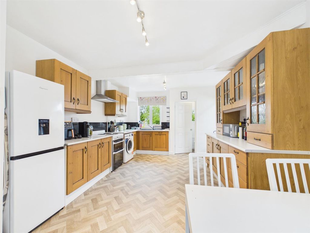 Property photo 3 of 10 Kitchen/Dining Room