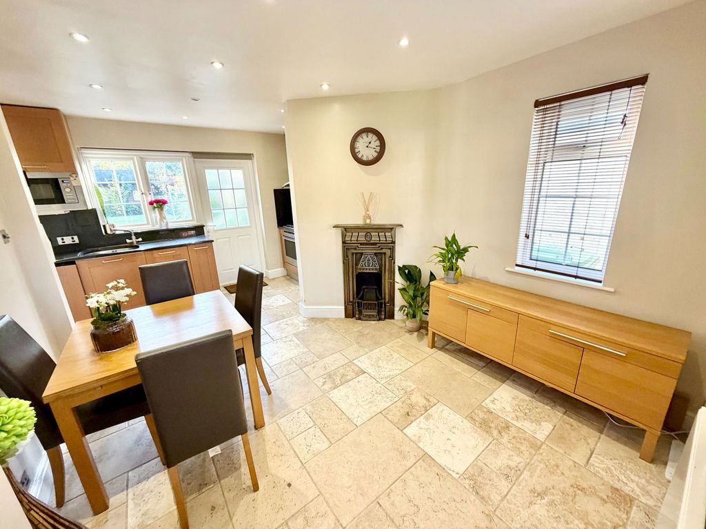 Property photo 3 of 21