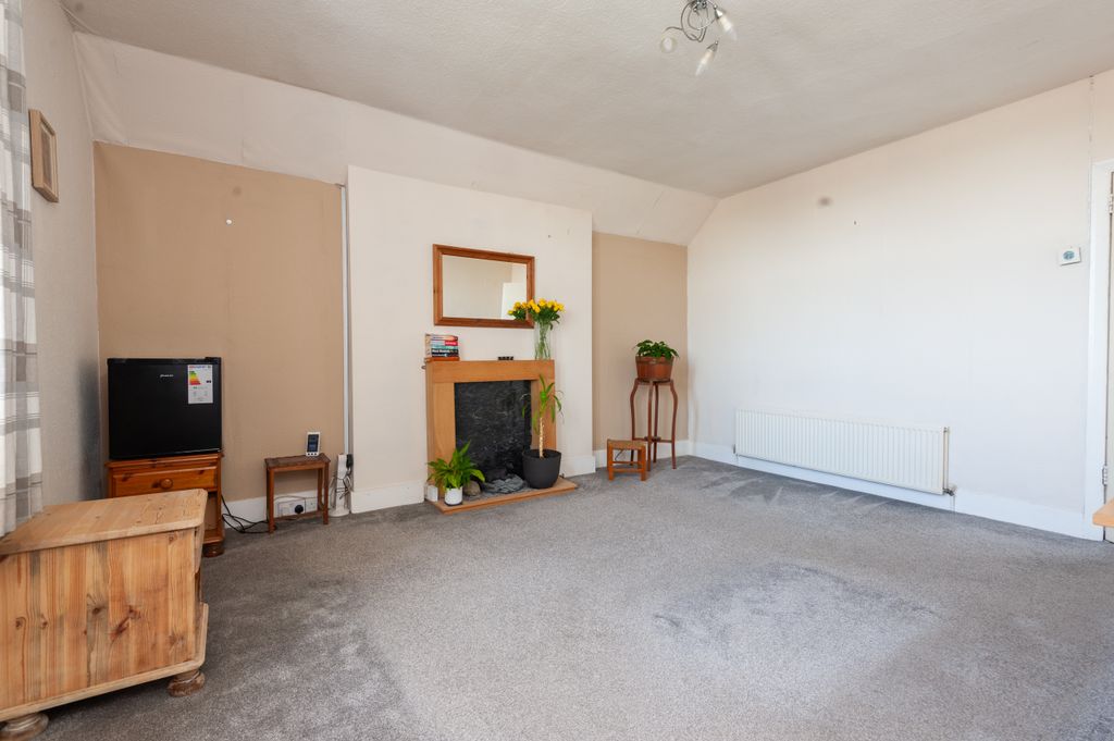 Property photo 2 of 12 80c Harefiled Road Ub8 1Pl-4