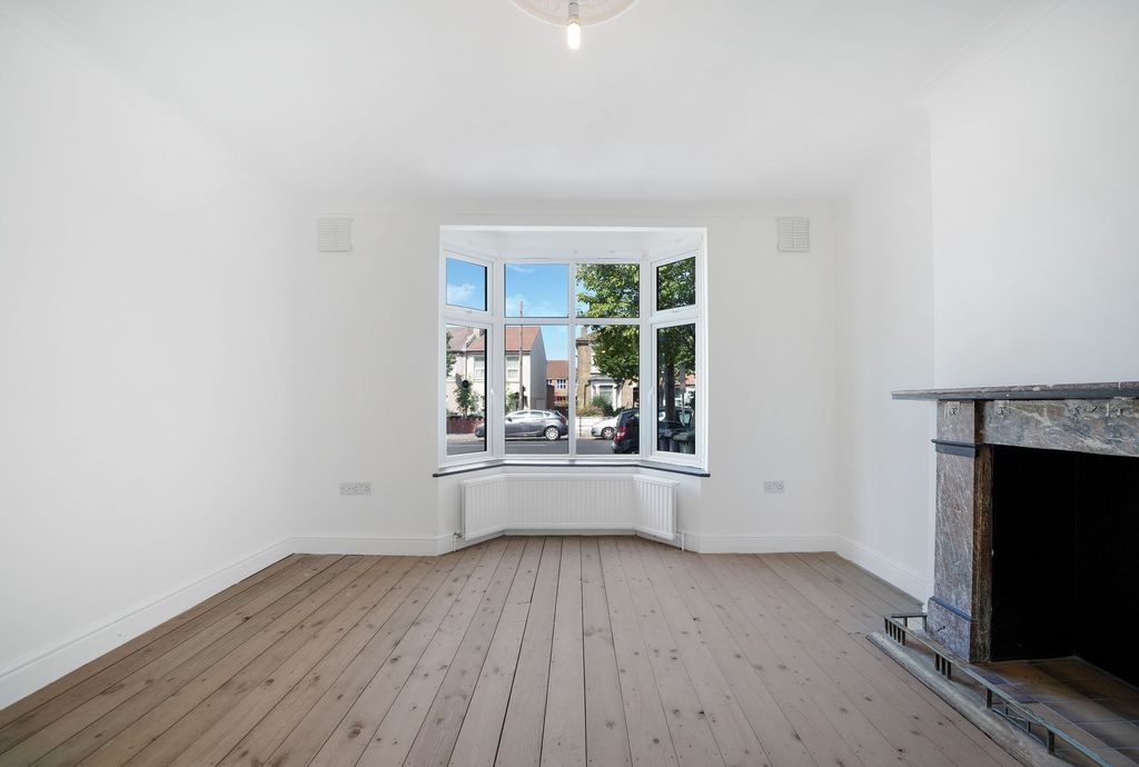 Property photo 2 of 13 42 Furze Road - Finegreacbfegzaw2Qua