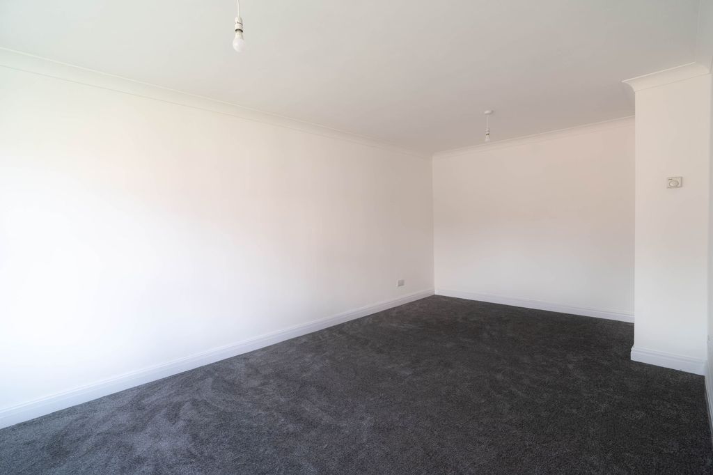 Property photo 2 of 18 Living Room