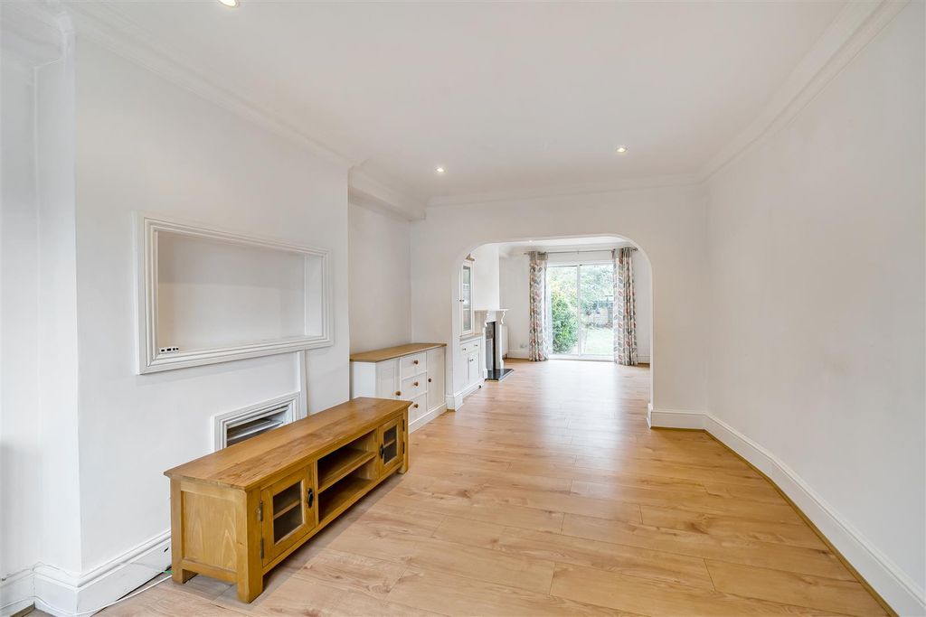 Property photo 2 of 18 1371409-5-68F8A01F7836F.Jpg