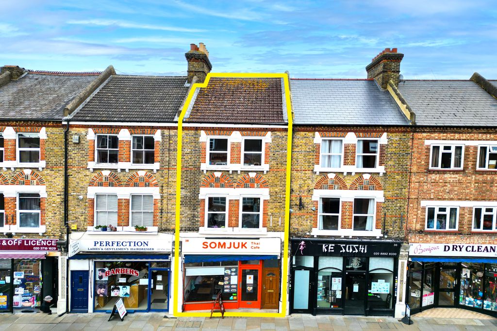 Property photo 1 of 15 38 London Road, Twickenham, Tw1 3Rr