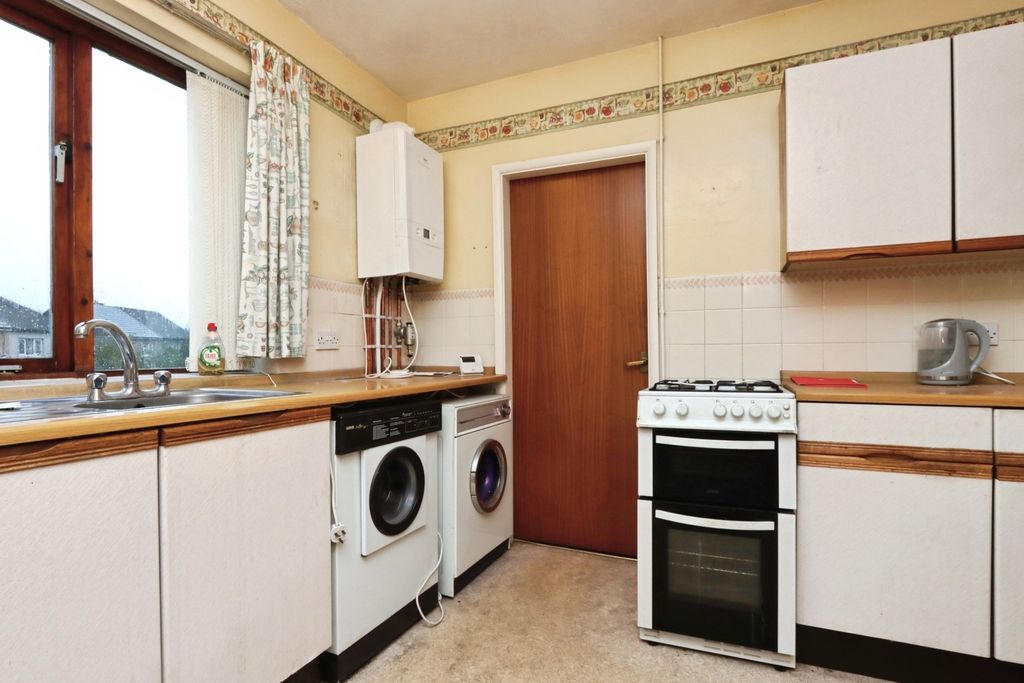 Property photo 3 of 17 Photo