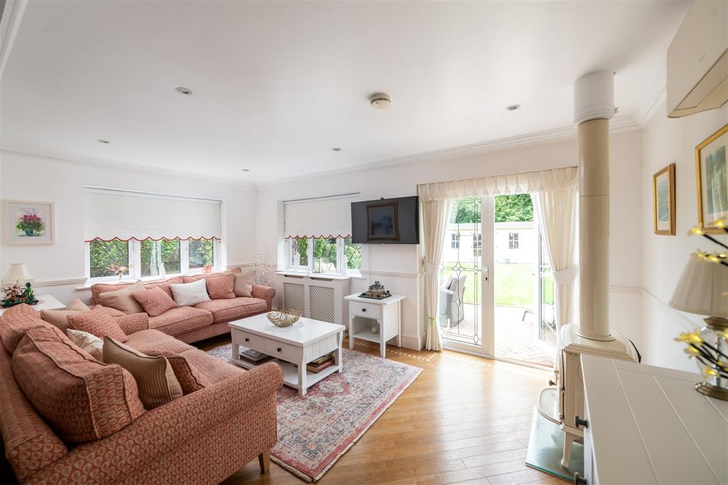 Property photo 2 of 30
