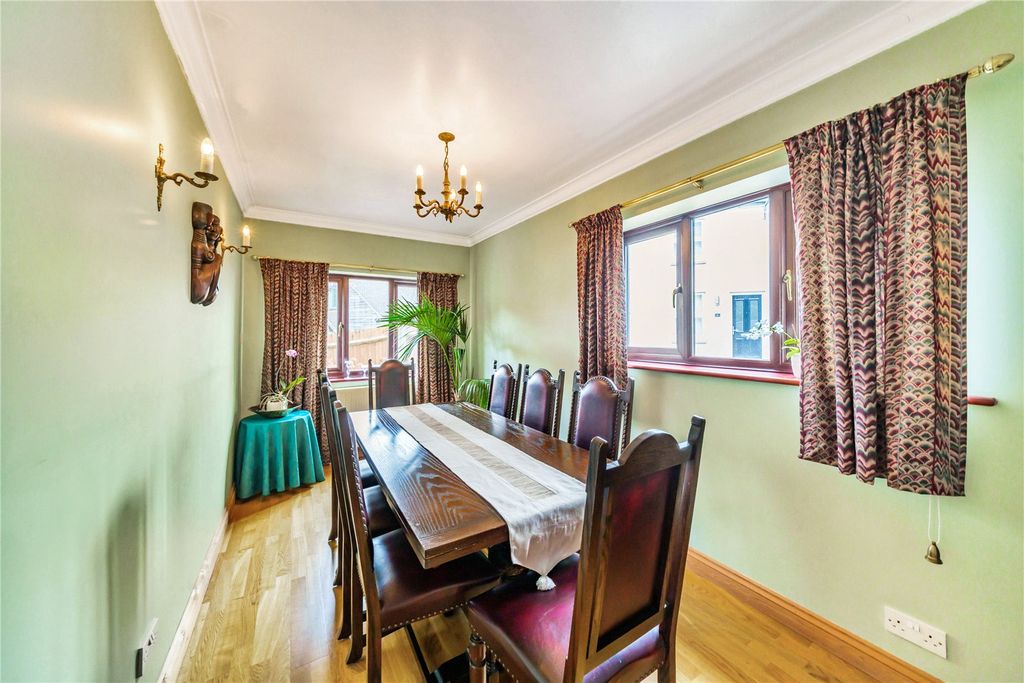 Property photo 3 of 13 Dinning