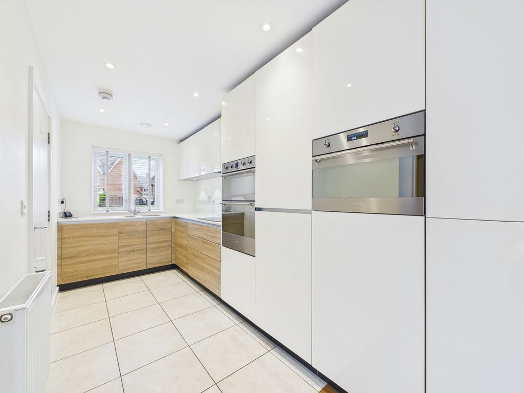 Property photo 2 of 18 Cam04018G0-Pr0171-Still005