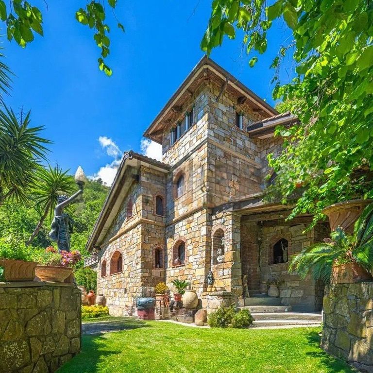 Property photo 1 of 13 Villa With Land And Sea View In Sanremo