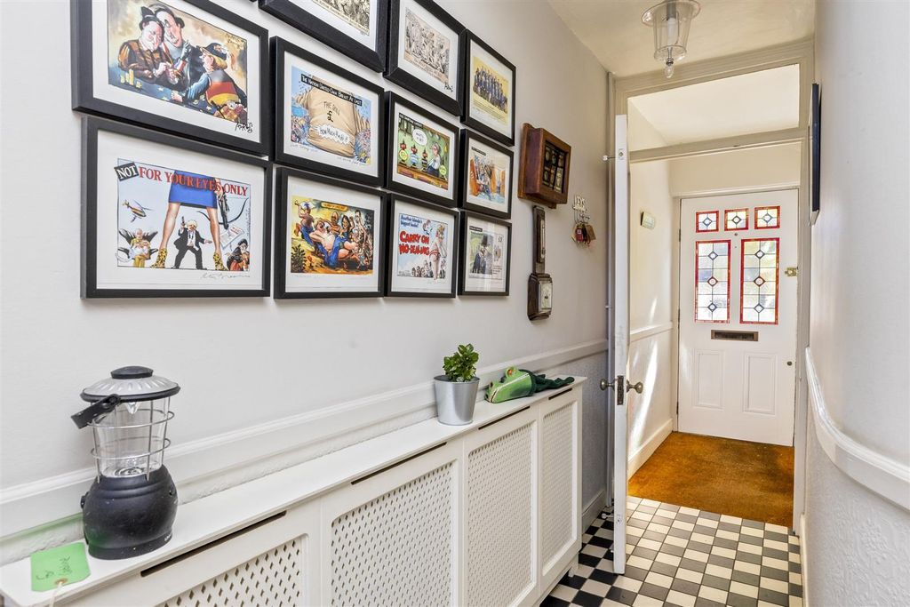 Property photo 2 of 26 Ambrose Place, 4_4A-008.Jpg