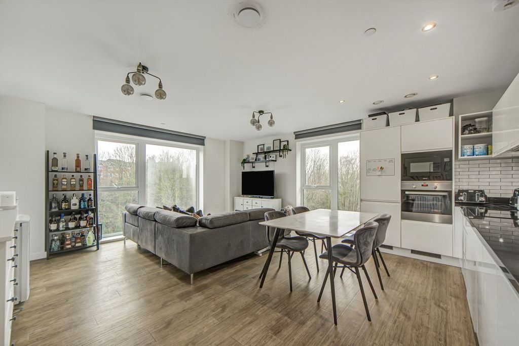 Property photo 2 of 7