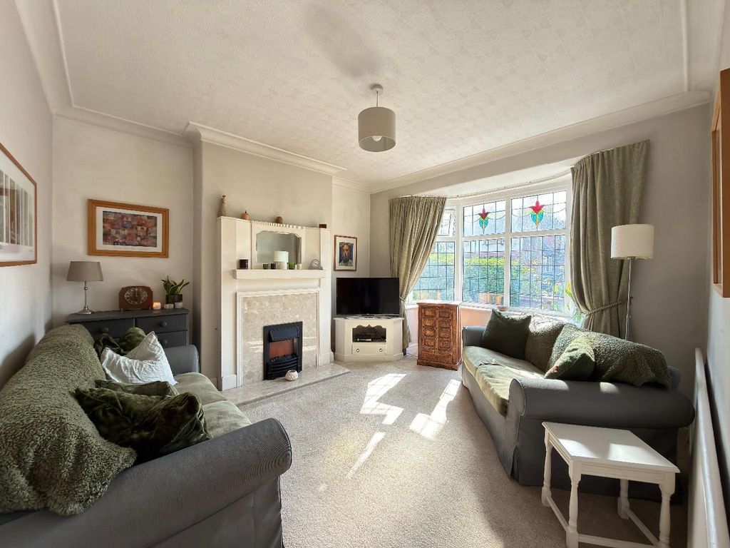 Property photo 2 of 32