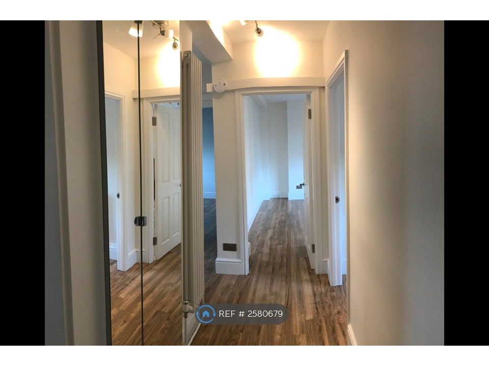 Property photo 2 of 8 Hallway