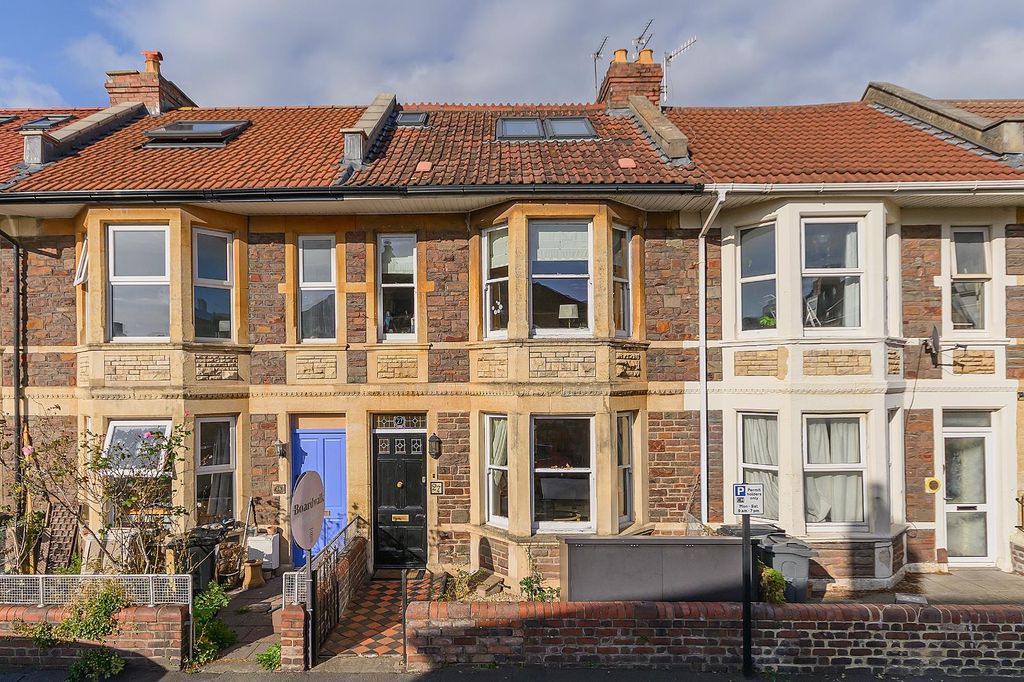 Property photo 2 of 24 2O7Rhs - External B.Jpg