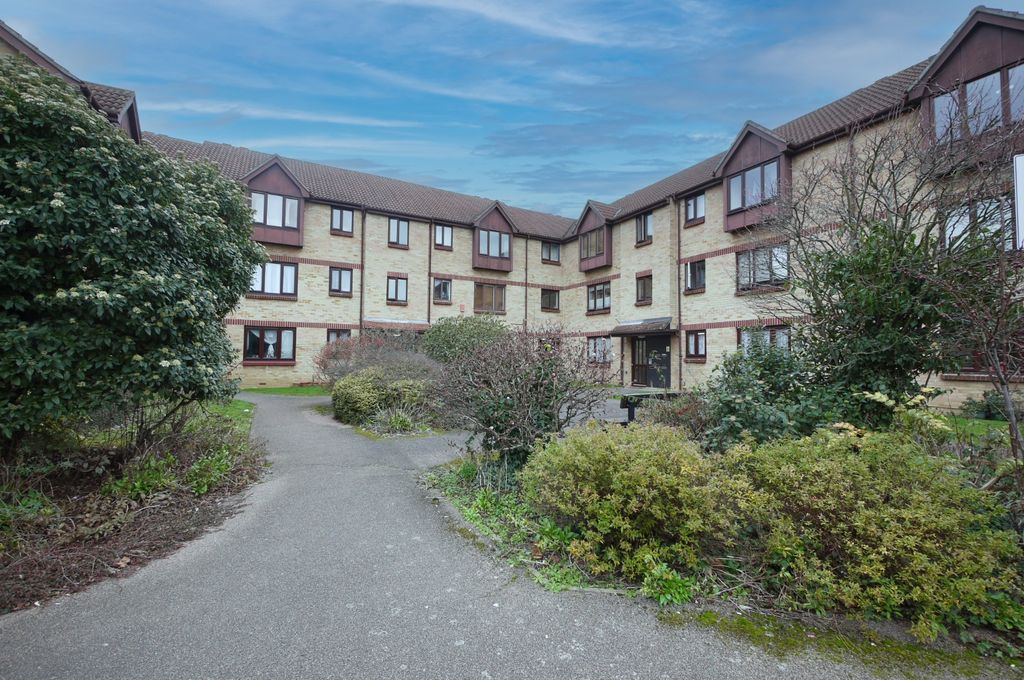 Property photo 1 of 6 3940750