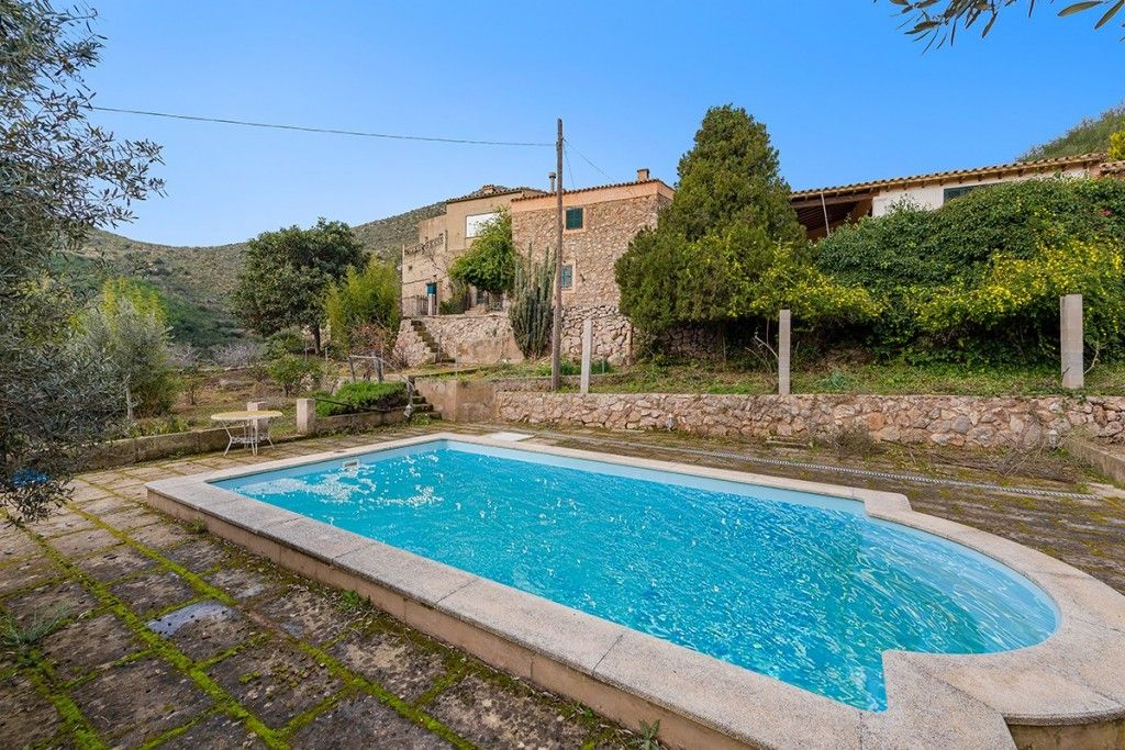 Property photo 1 of 20 Pool 1