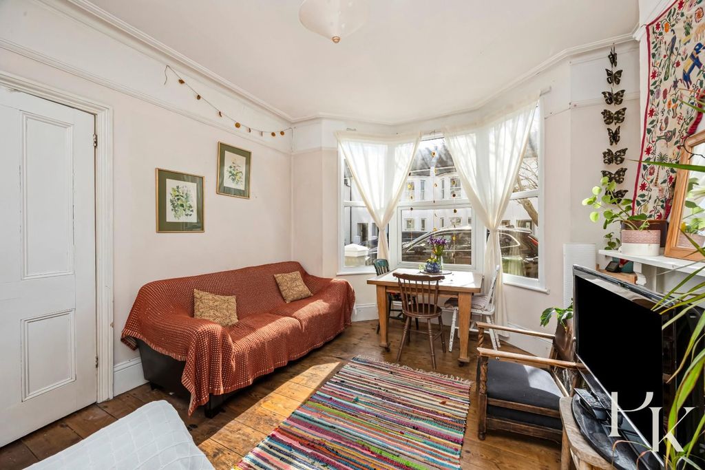 Property photo 3 of 22 Shakespeare Street, 25-013.Jpg