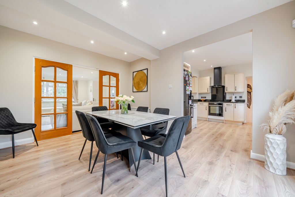 Property photo 2 of 17 Dining Room