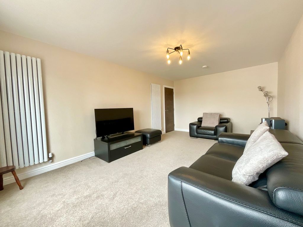 Property photo 2 of 33