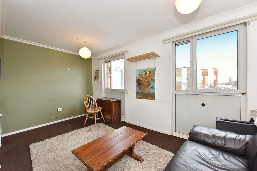 Property photo 2 of 8 26 Crane House (2)