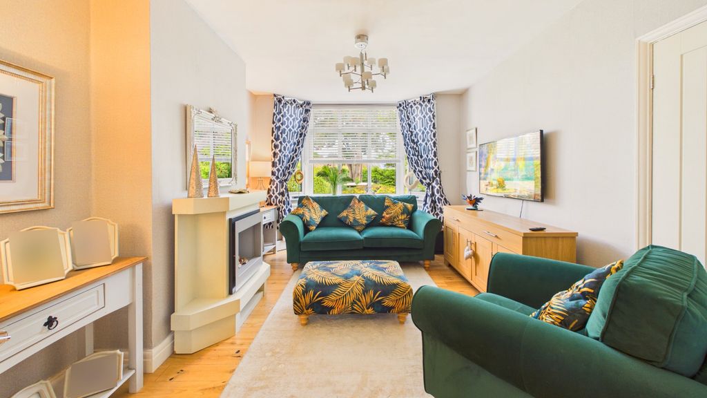 Property photo 2 of 32 5215184