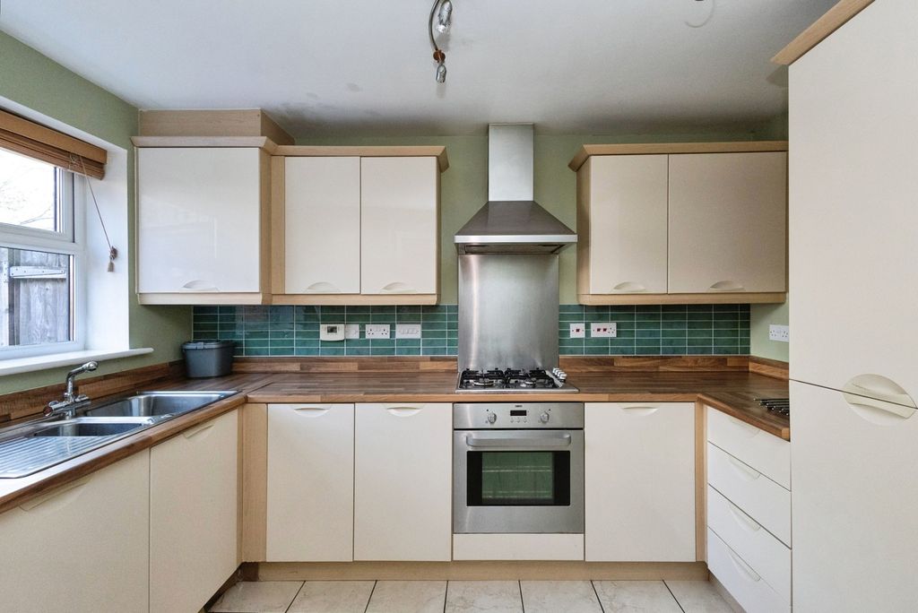 Property photo 3 of 17 Pbox-Img.Jpg